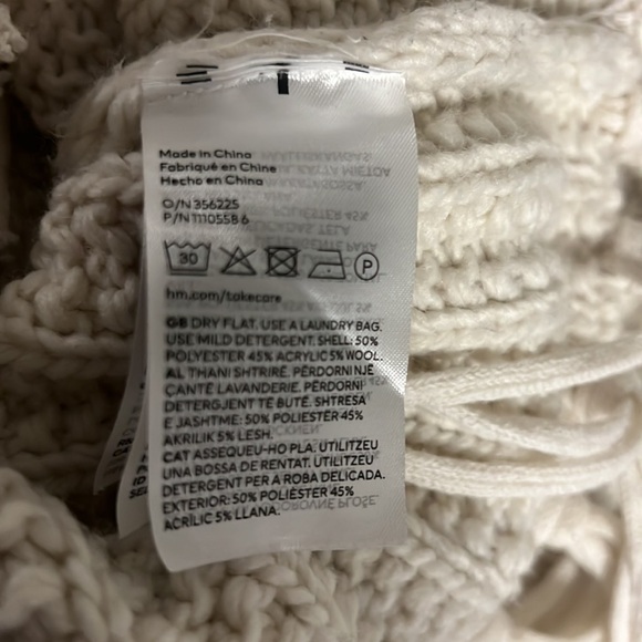 H&M Heavy knit Cream Sweater with Fringe Hem - Picture 3 of 3